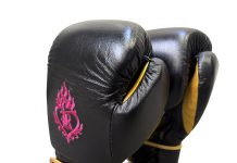 格闘技用品店ファイターズスピリッツはオリジナル刺繍ボクシンググローブの製作を行いました。